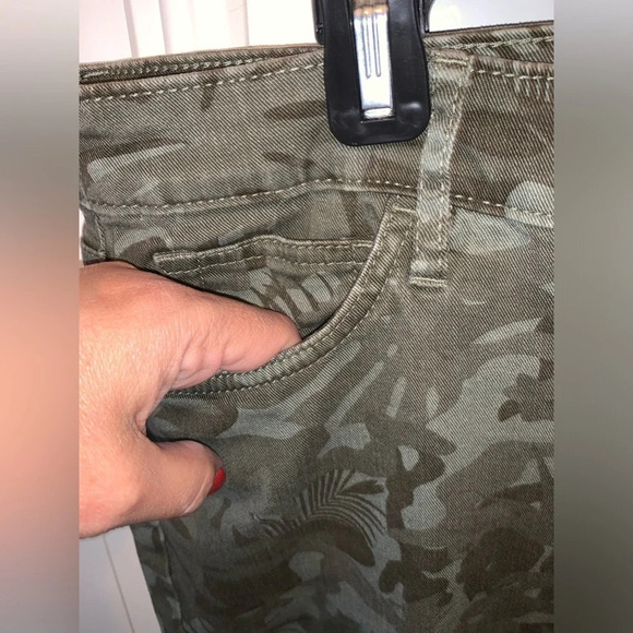 Tommy Bahaman Denim Tea Leaf /Camo/Palm Skinny Ankle Pants 12 - Picture 3 of 10